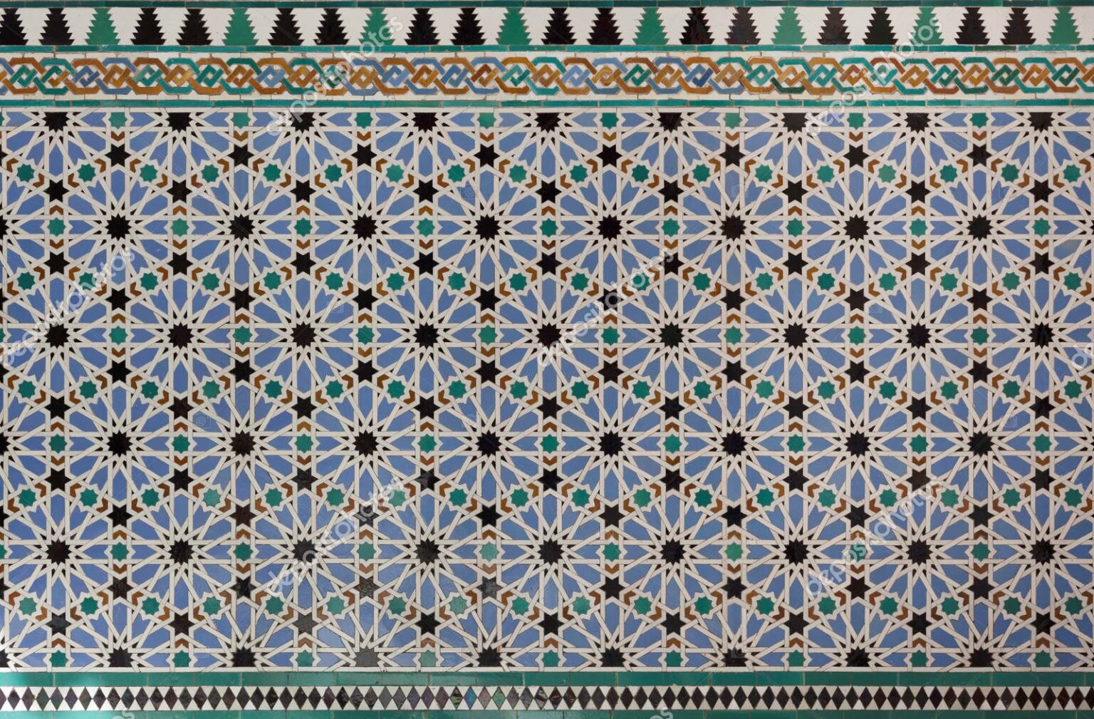 Скатерть с узором в мавританском стиле